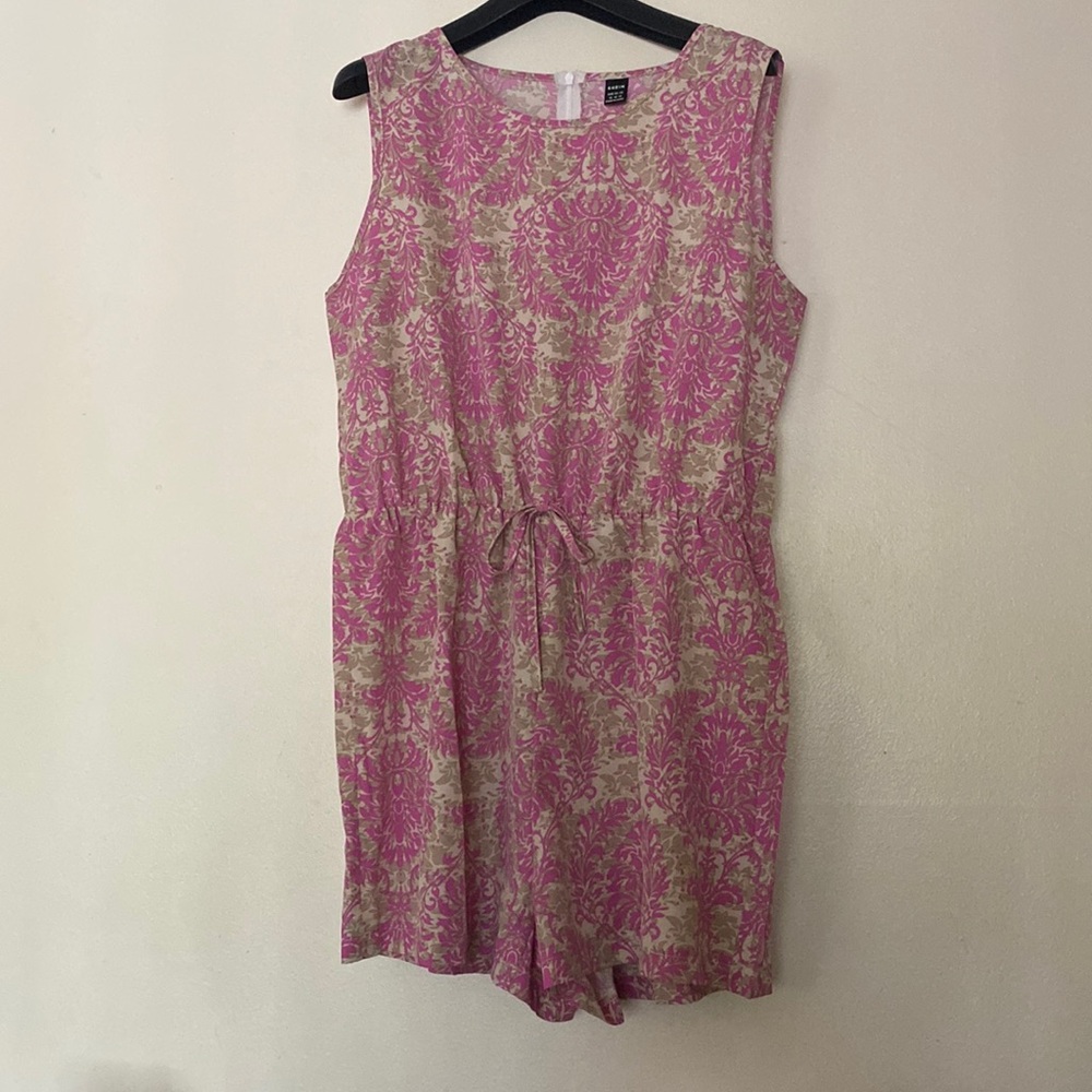 Pretty pattern round neck romper